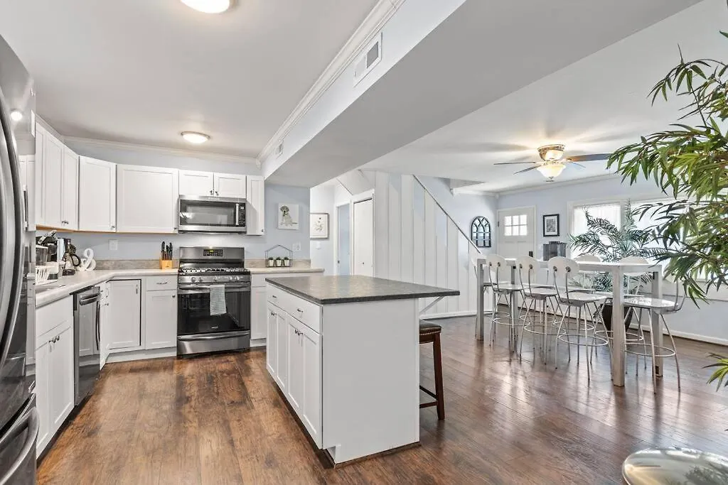The Bamboo House! Dog-Friendly Home N Rva Sleeps 8 Richmond 0*,  United States